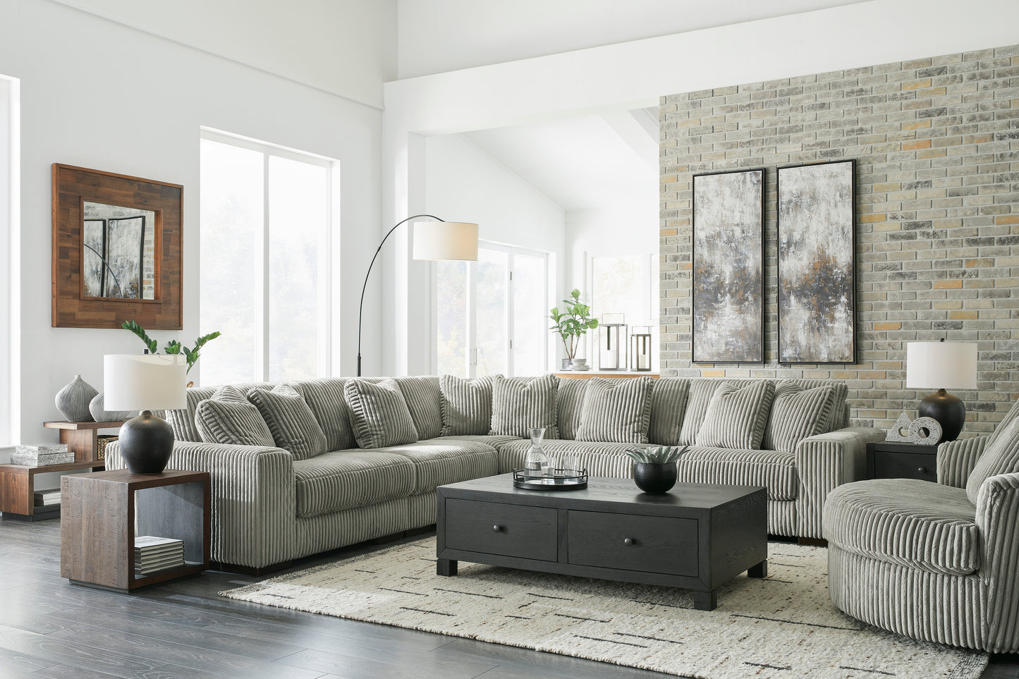 Lindyn 5-Piece Sectional