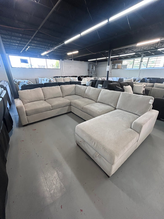 Thomasville Glenn Fabric Sectional with Storage Chaise