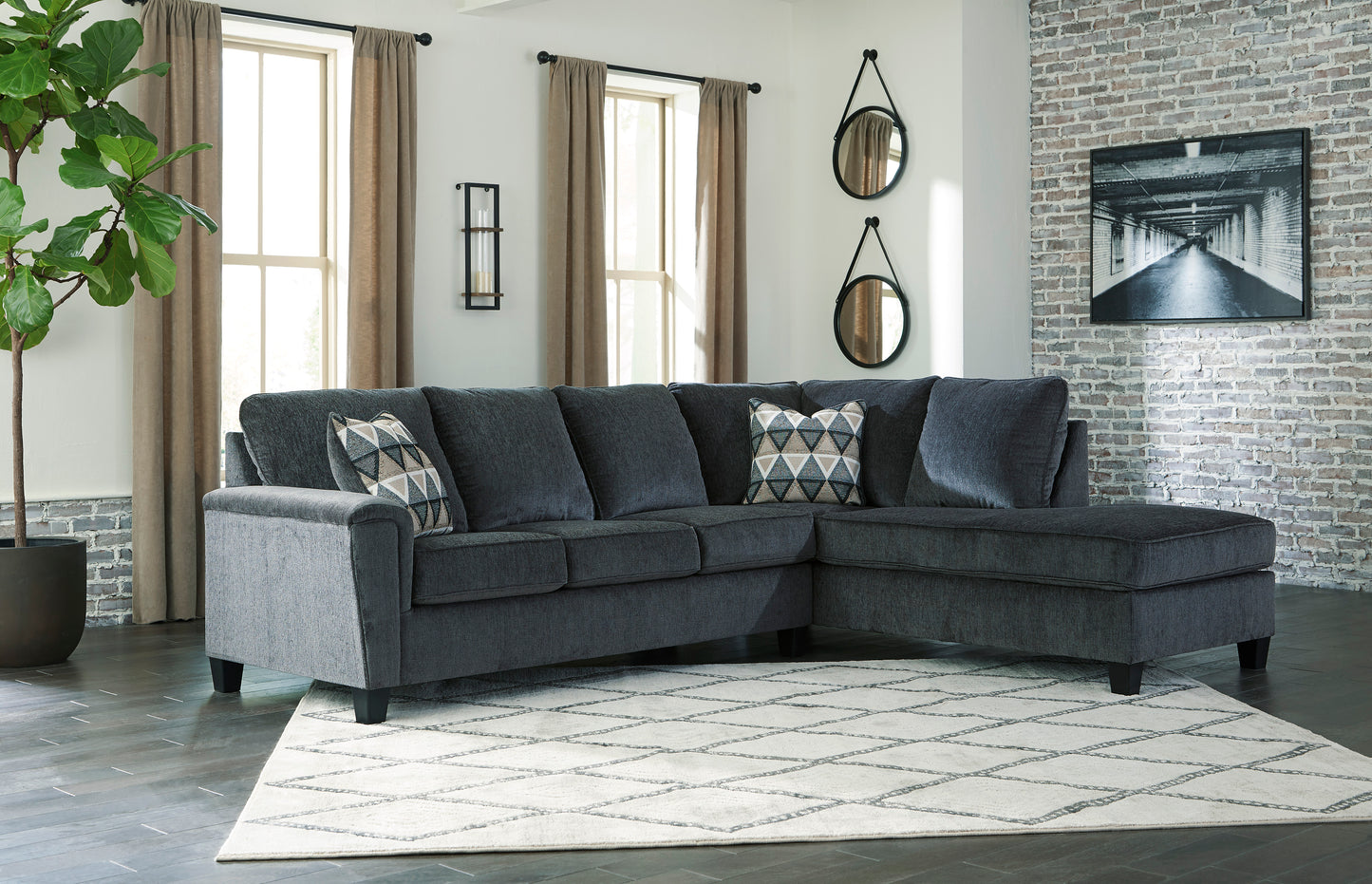 Abinger 2-Piece Sectional with Chaise - Smoke