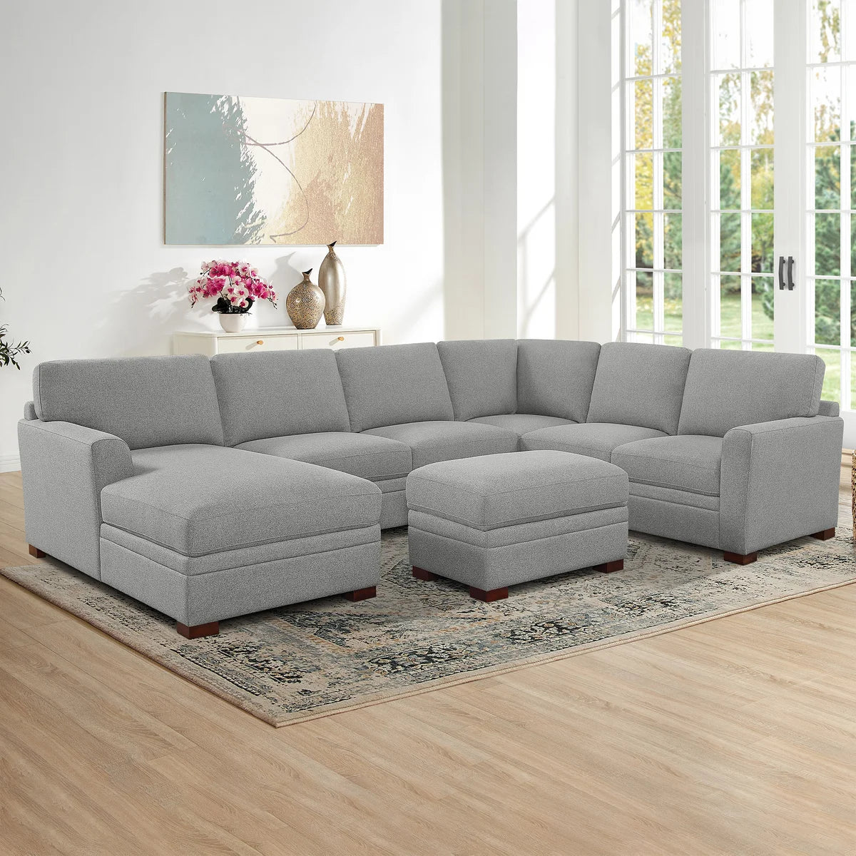 Seccional de tela Langdon de Thomasville con chaise longue y otomana con espacio de almacenaje