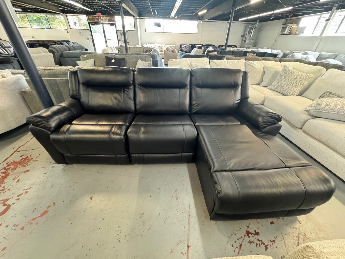 Chaise seccional reclinable eléctrico de cuero negro Frontier de 3 piezas