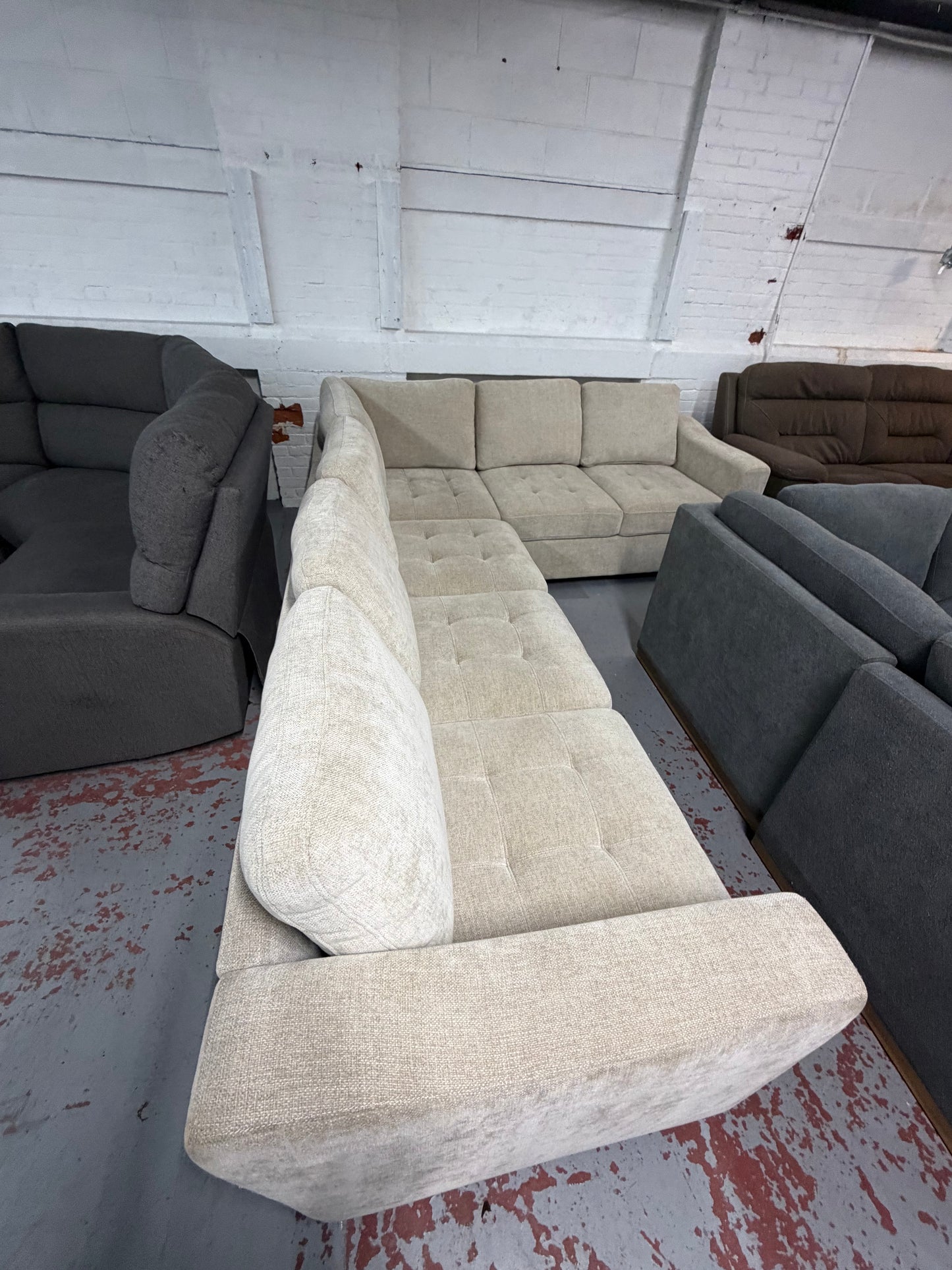 Thomasville Ells 2-piece Fabric Sectional - Beige